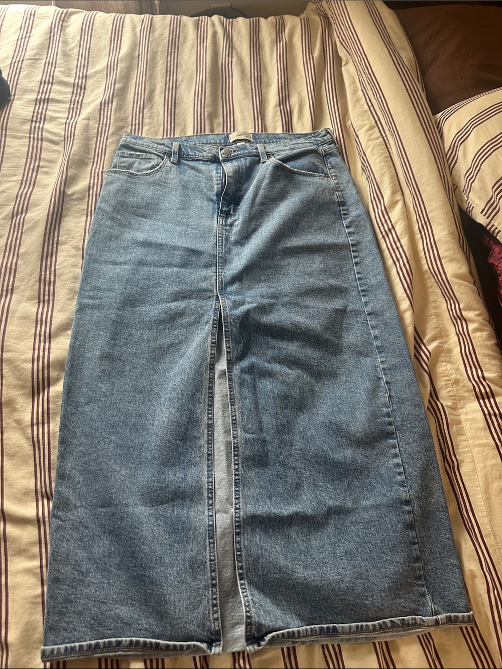 Universal Thread Blue Denim Straight-Leg Jeans with Front Slit